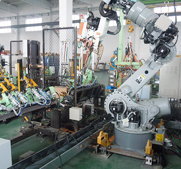 Single robot spot welding equipment